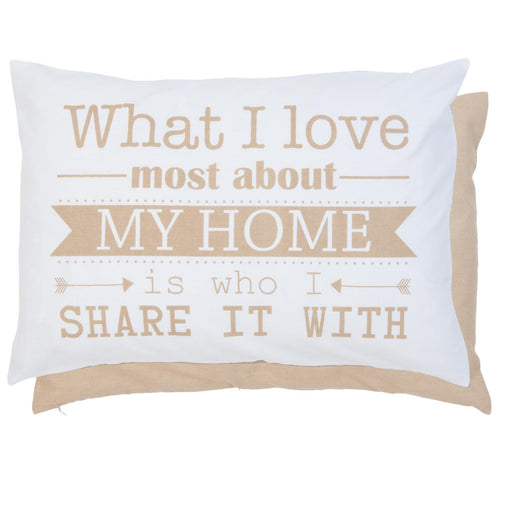 Kussen "What I love most about my home is who I share it with" - creme naturel